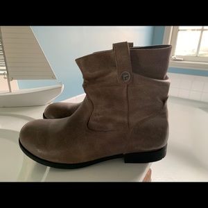BIRKENSTOCK BOOTS s. 7.5 NWOT